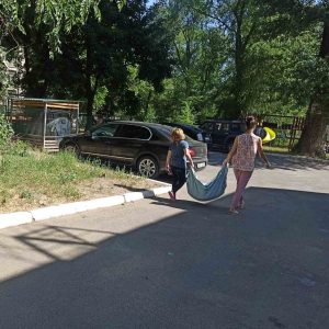 Acțiunile de salubrizare a terenului aferent și adiacent al Grădiniței- creșă nr.6