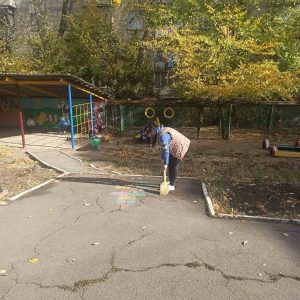 Acțiuni de salubrizare a terenului aferent/adiacent în IET nr.6