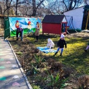 Grădinița de copii nr.6, municipiul Chișinău, sectorul Centru   a  dat start curățeniei de primăvară!